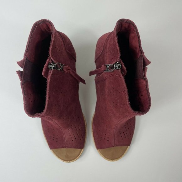 TOMS Majorca Peep Toe Perforated Ankle Bootie - Picture 4 of 8